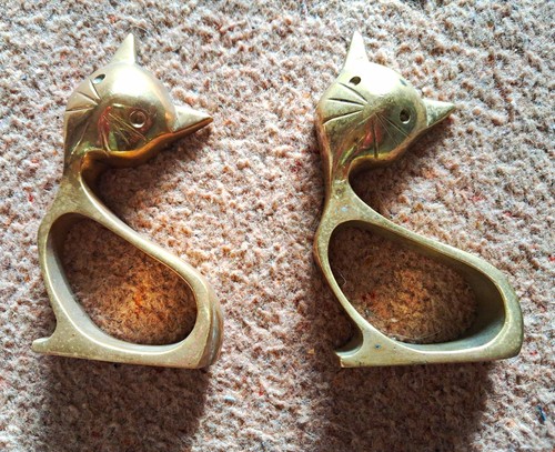 Pair metal cat figurine - pair,