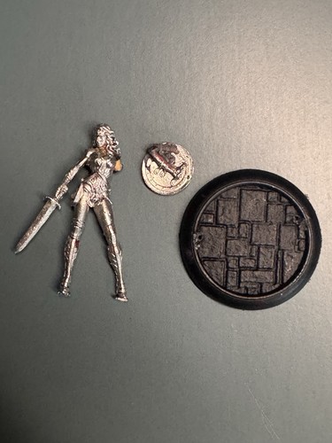 Knight models wonder - knight,